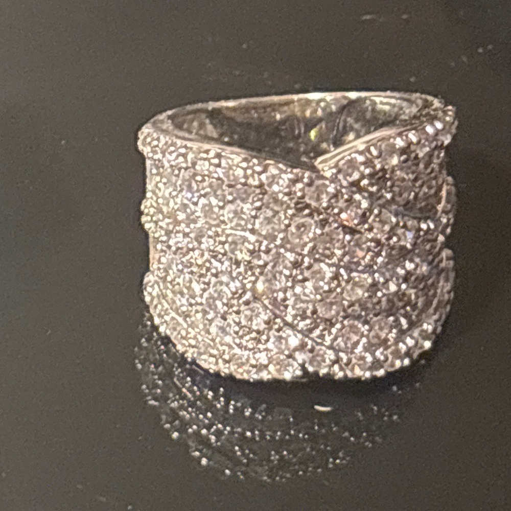 Beautiful size 7 moissanite ring